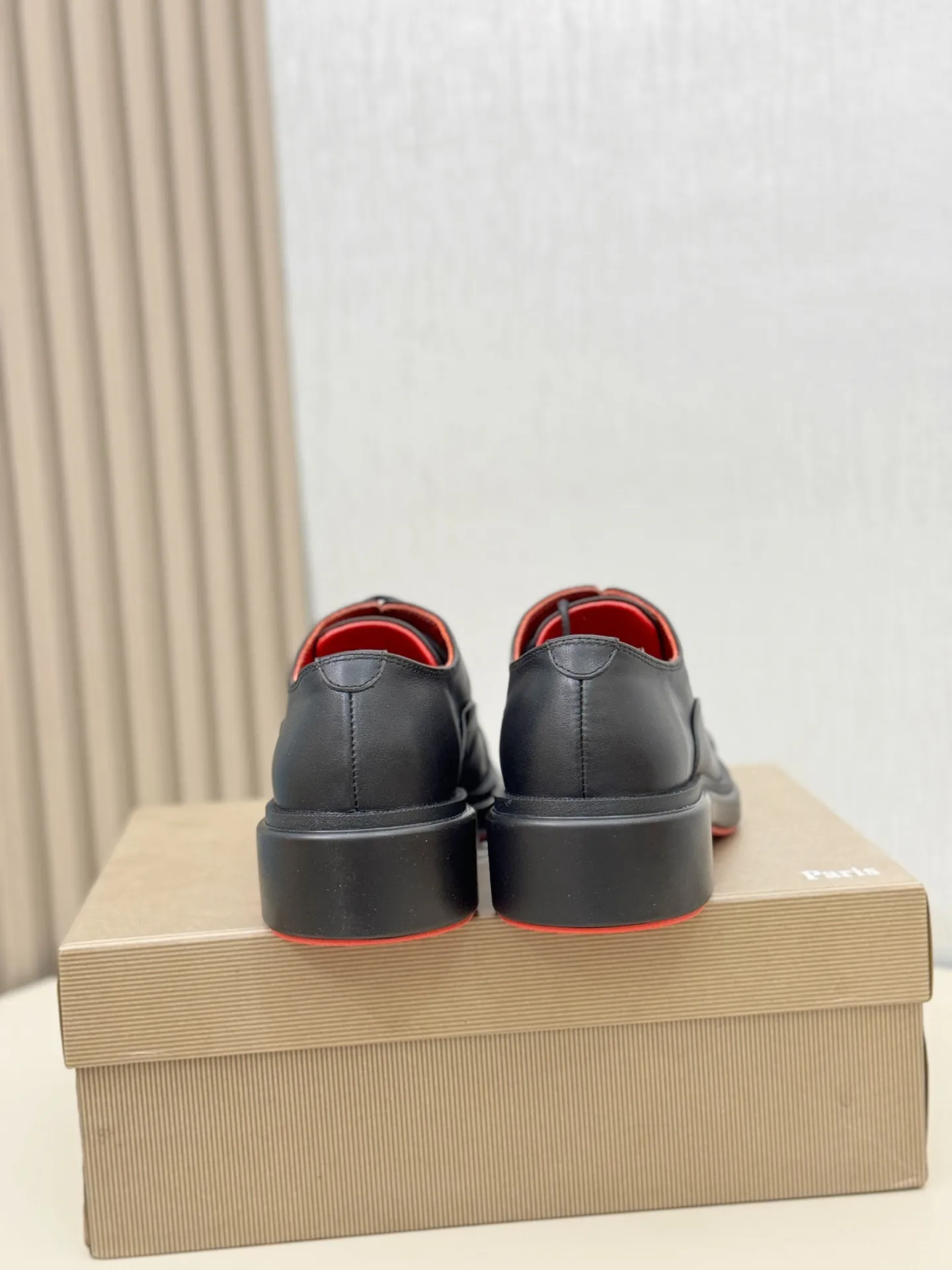 [CL～High-end men's red-soled shoes] Top P: 840💰. Size: 39-44 (38.45.46 can be customized) 🆑Top original order purchasing agent Imported open-edge bead fabric, the lining is made of water-dyed cowhide🉑️ Imported TPU rubber sole, wear-resistant and non-slip, full of European style.